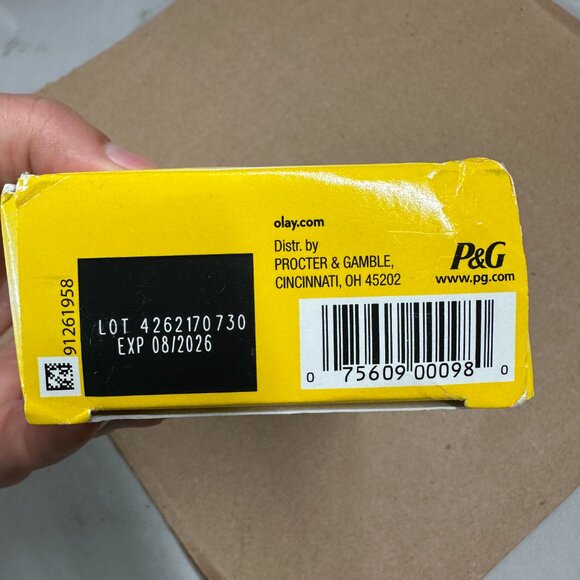 Olay Complete Lotion Moisturizer with SPF 15 Sensitive, 6.0 oz New in Box - Picture 3 of 3